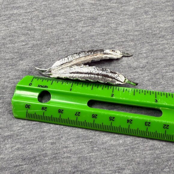Silver-Tone Leaf Pin Brooch With Dual Feather Design Vintage Pin Jewelry - Picture 5 of 13